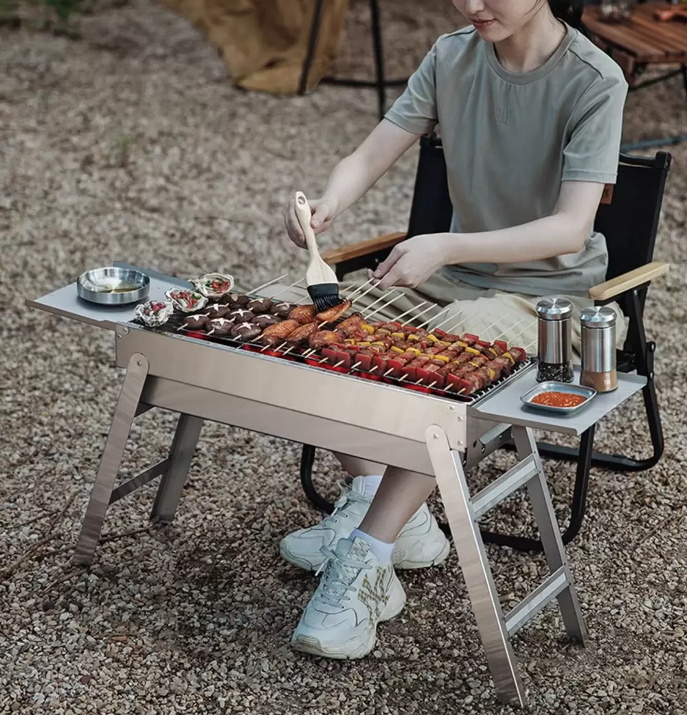 Poêle à barbecue pliable minimaliste au charbon de bois