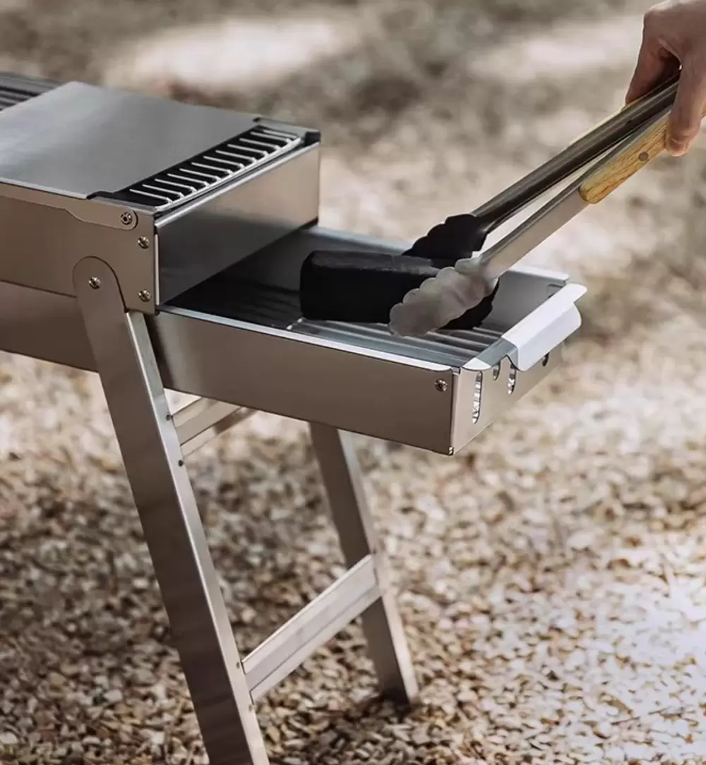 Poêle à barbecue pliable minimaliste au charbon de bois