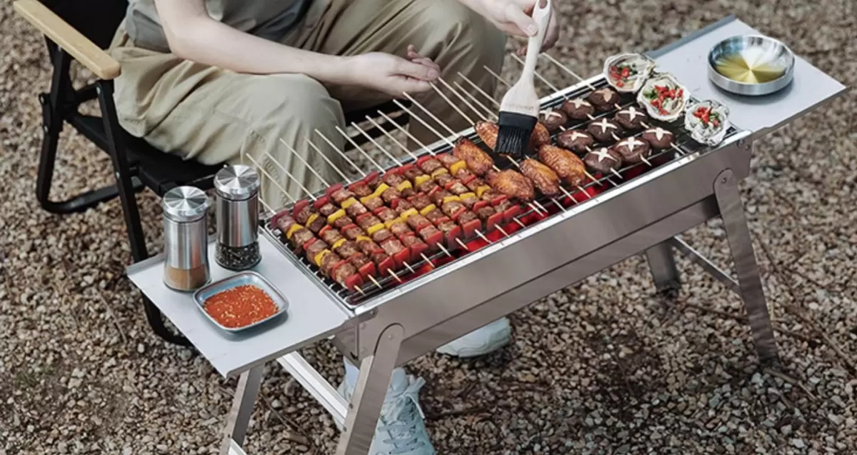 Révolution du barbecue lors du festival familial indien - SpiceFold Carbon Grill déclenche un engouement social en plein air