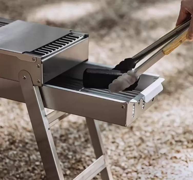 Barbecues à charbon pliables avec cadre minimaliste Barbecues à charbon pliables avec cadre minimaliste