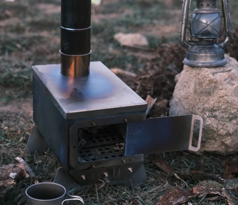 Réchaud de tente de camping ou foyer : lequel produit le plus de BTU ?