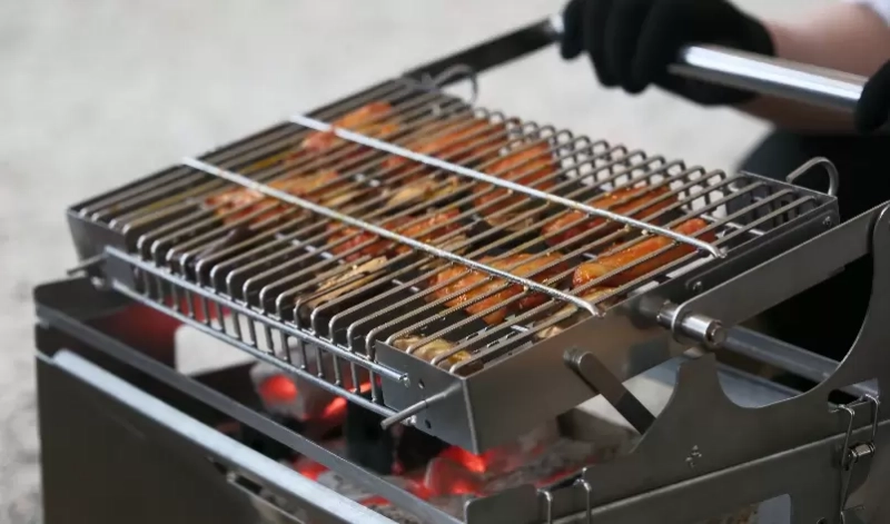 Barbecue de camping rotatif et l&eacute;ger pour les amateurs de plein air&nbsp;: acier inoxydable et installation facile