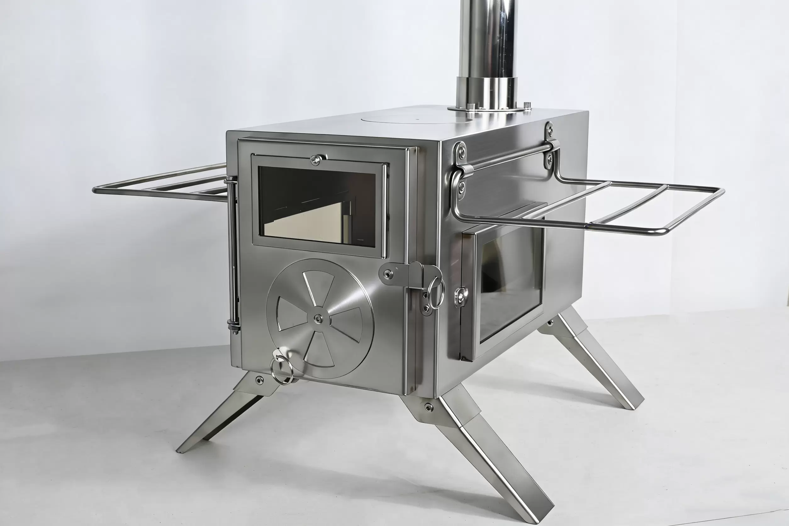 Po&ecirc;le &agrave; bois portable pour le camping